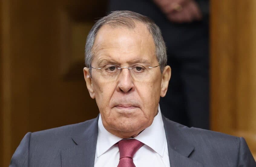 تصريحات لافروف بشأن نفي نية مهاجمة أوروبا والتلويح برد عسكري في حال تهديد الأمن القومي الروسي