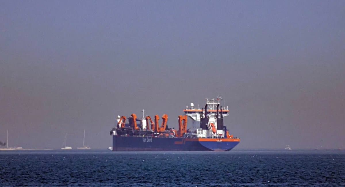 تداعيات التوترات الإقليمية على قطاع الشحن والنفط