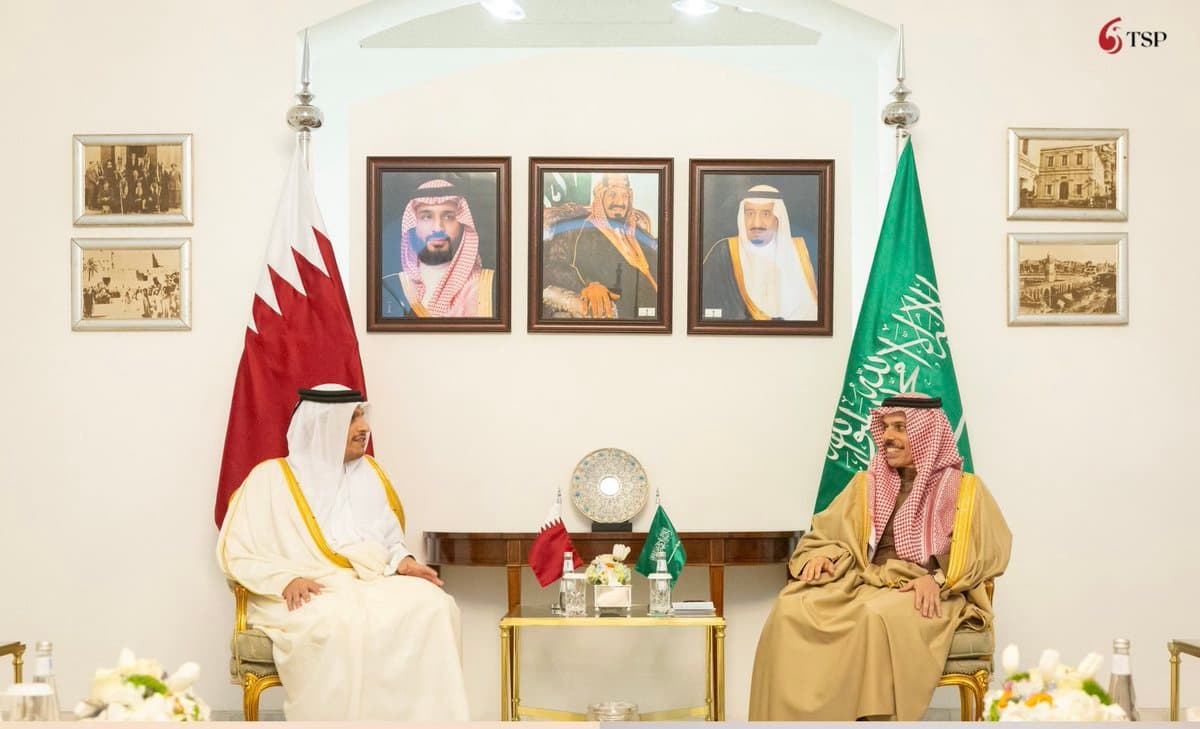 وزير الخارجيه الاقليميه يتلقي